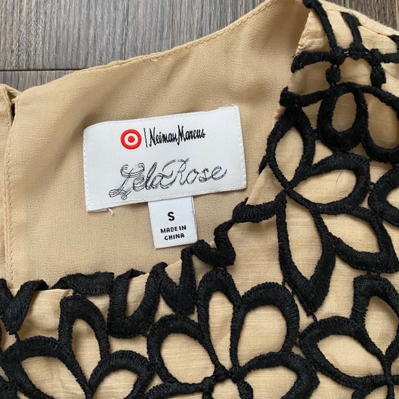 Neumann Marcus top. - Picture 3 of 3